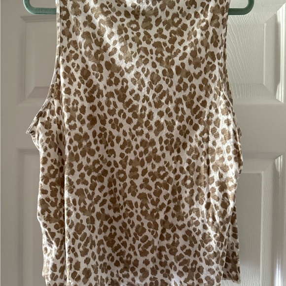 Old Navy Cream Sleeveless Relaxed Tank Top - Picture 2 of 3